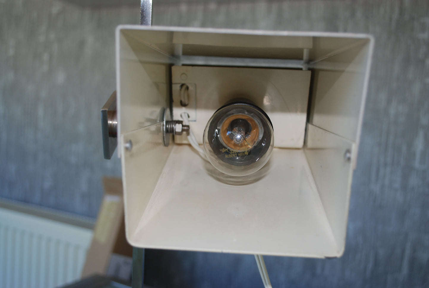 Retro Lamp Rood Wit Kubistisch vorm *