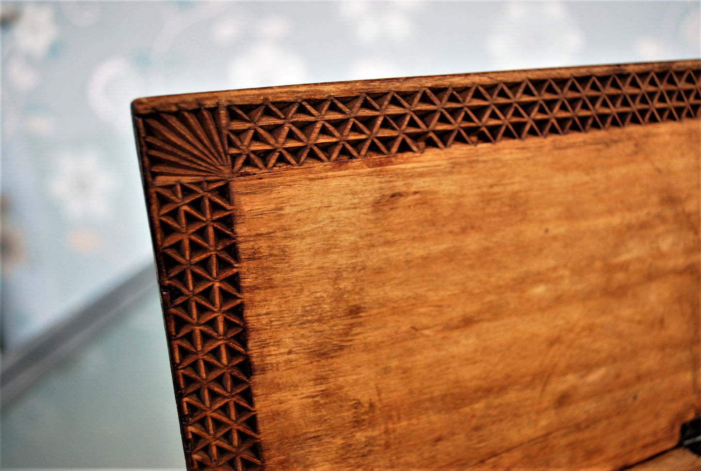 Houten Kist 1959. Tramp art. Hand werk