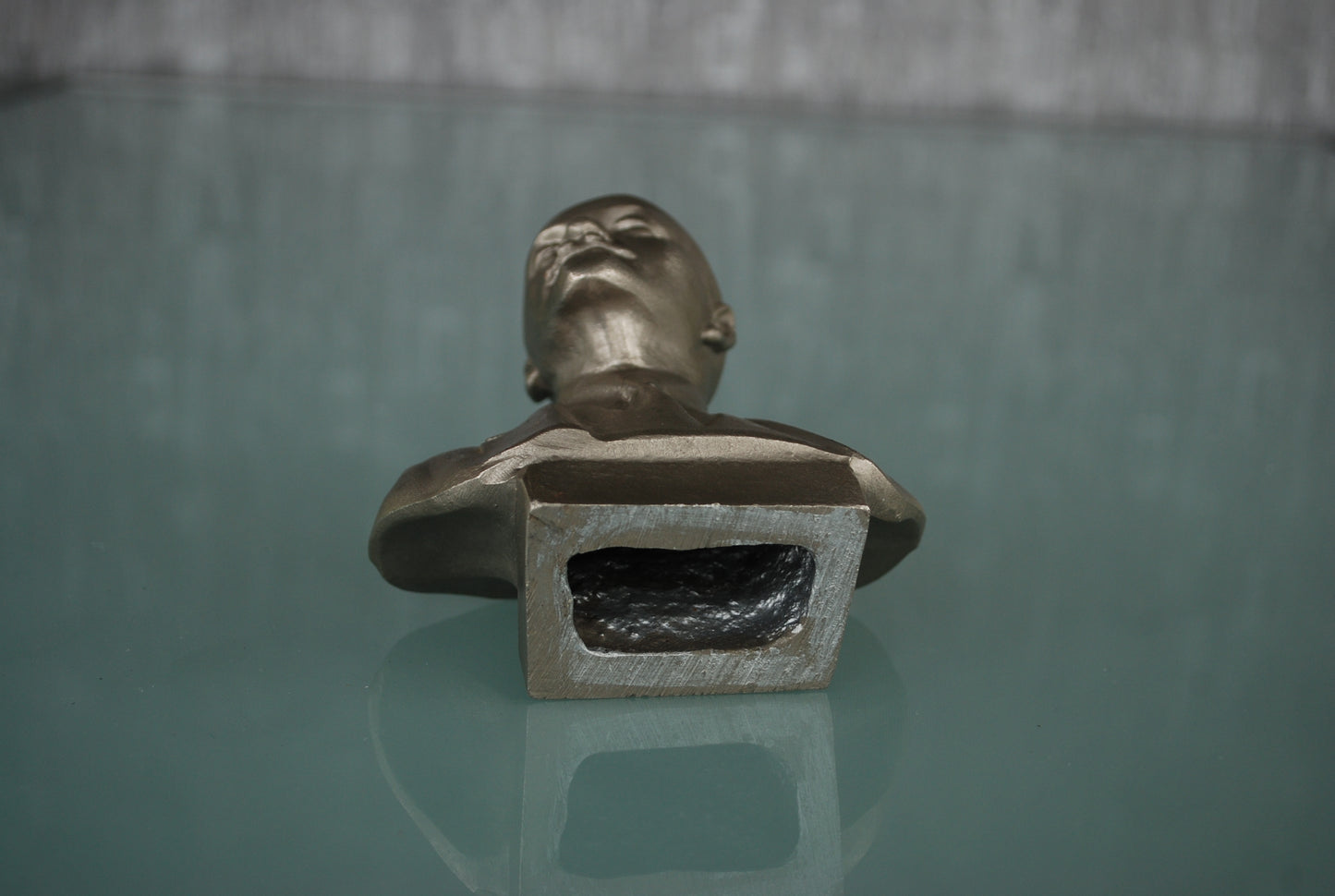 Pre order Lenin buste origineel met Kunstenaars naam en jaartal