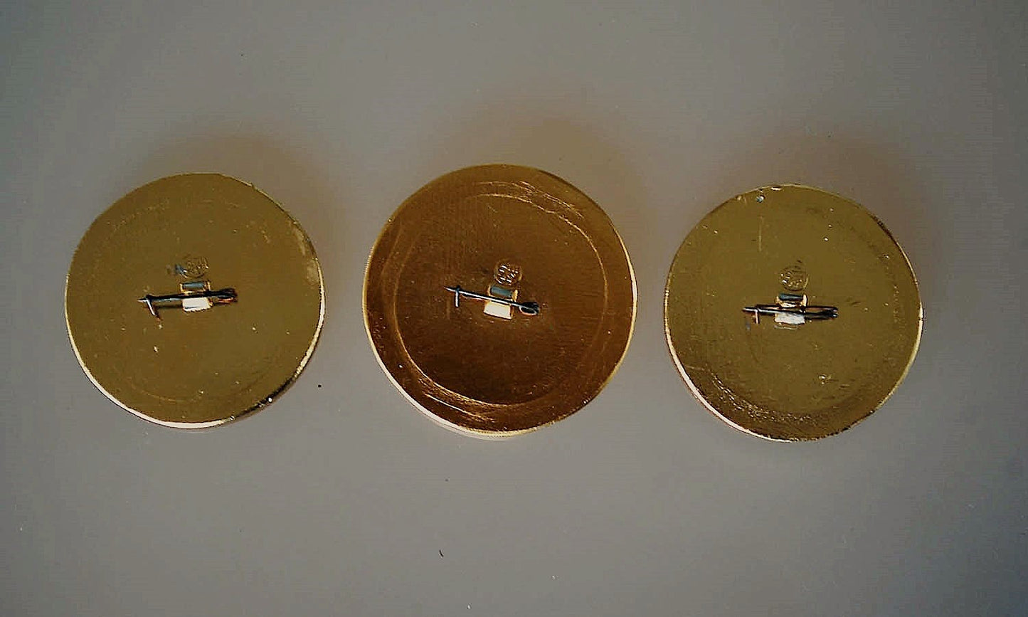 Verzameling van 3 Grote spelden Helden van de Sovjet