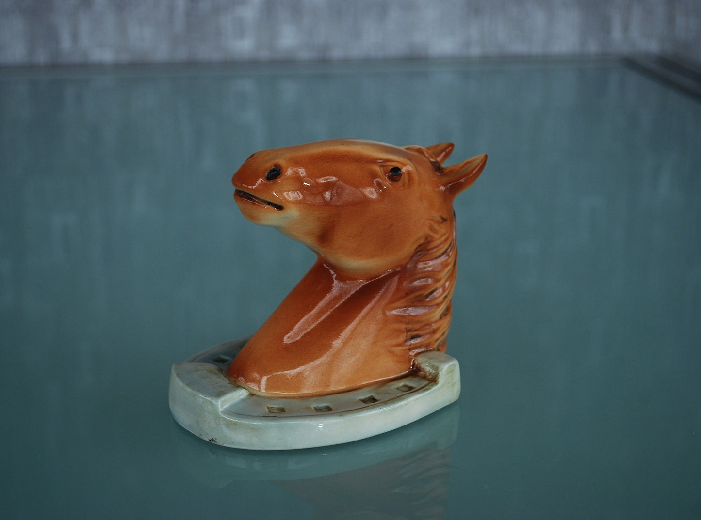 Preorder Paardenhoofd in hoefijzer Royal Dux Porselein