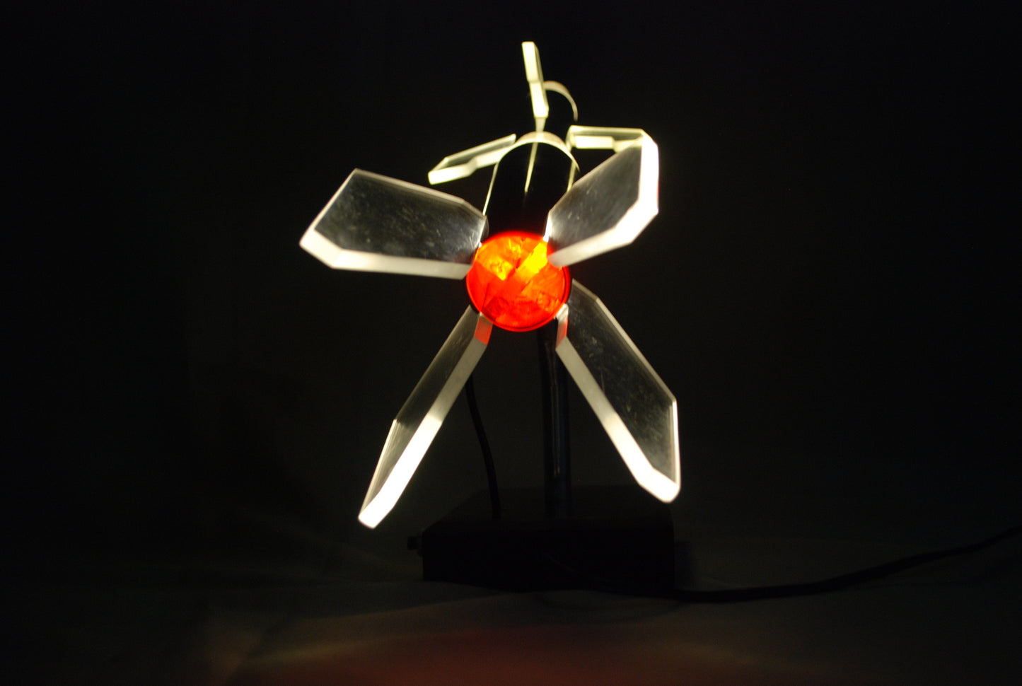 Pre order Raket lamp op eboniet sokkel Zie video!