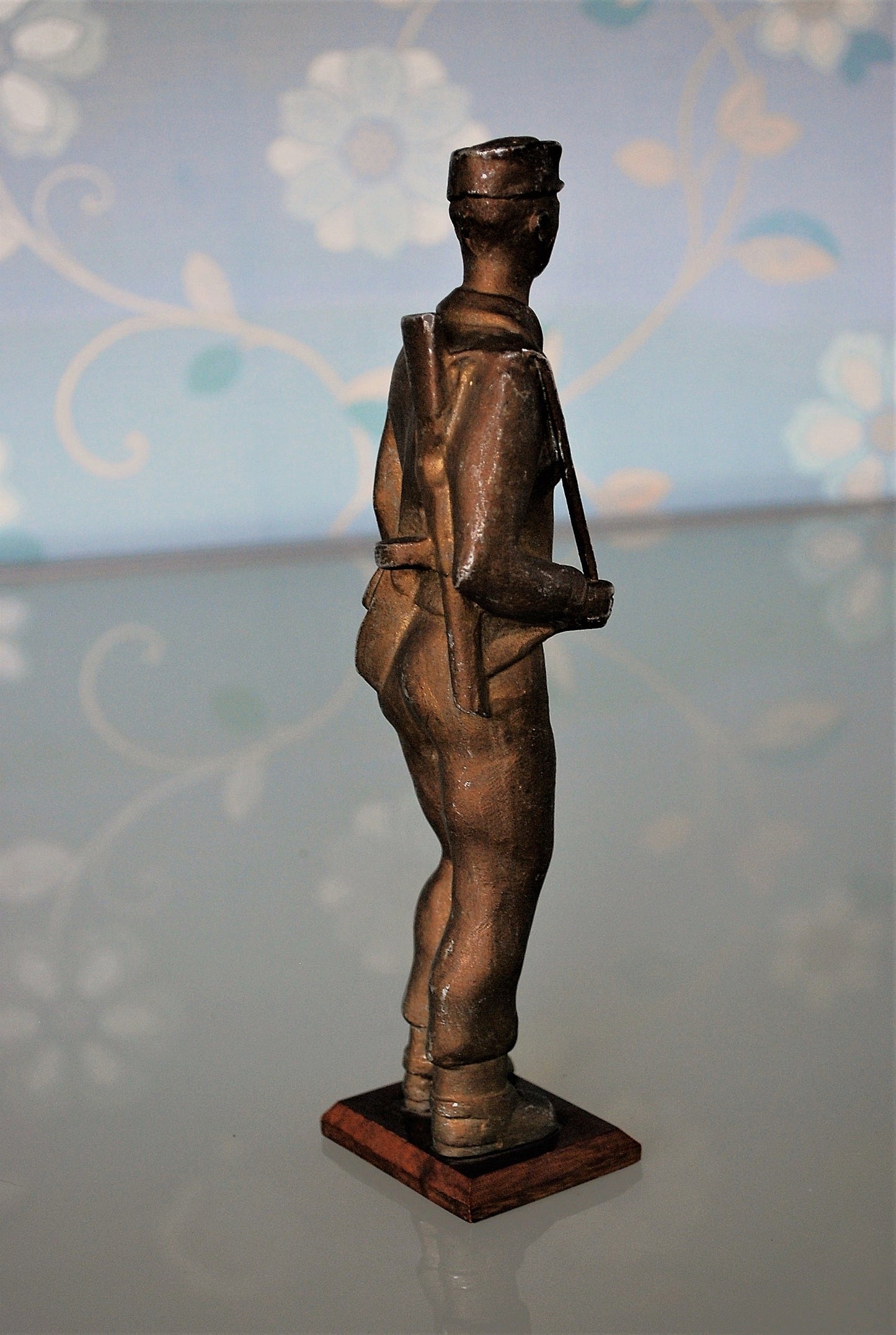 DDR Militair met PPSh machinegeweer