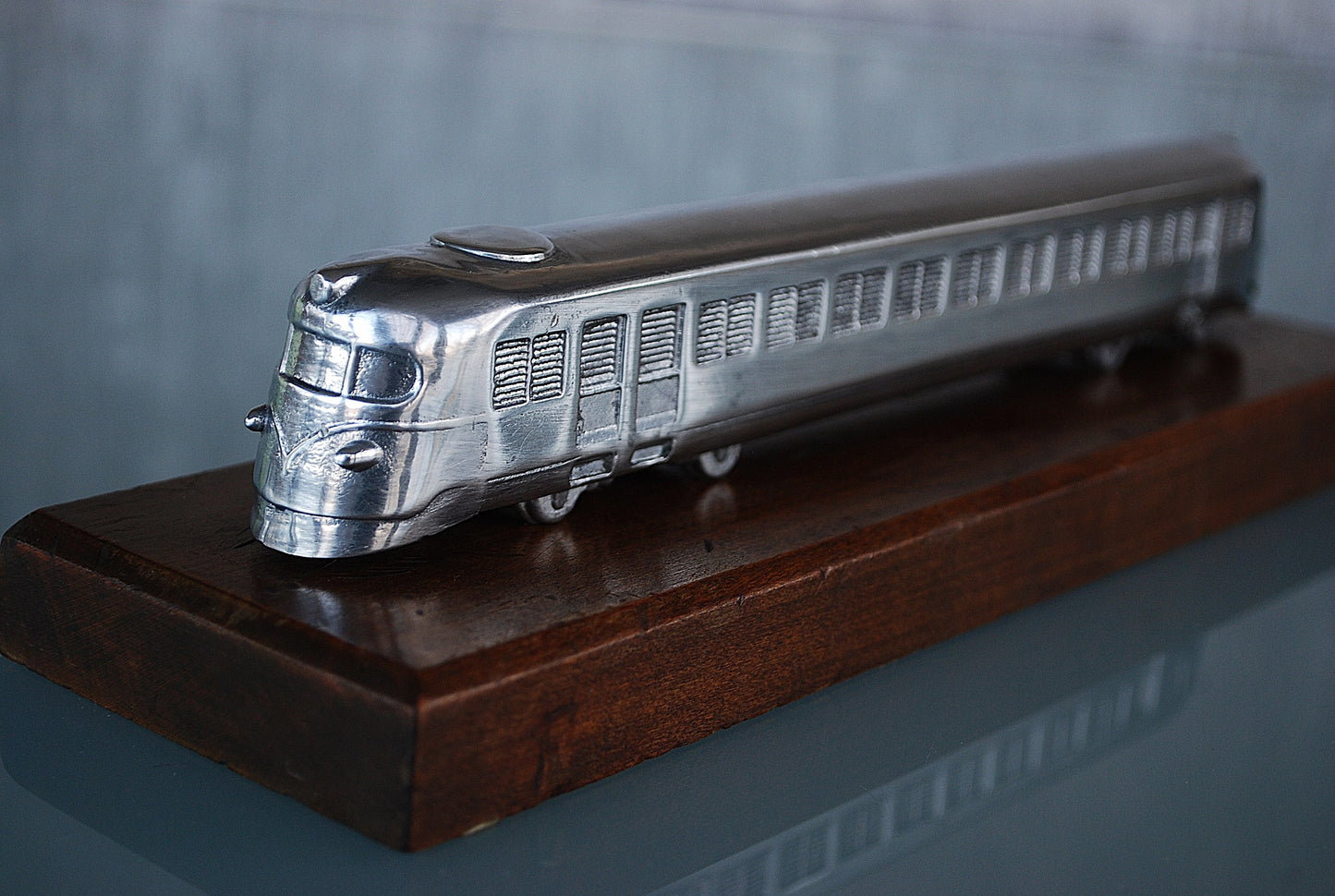 Aluminium Trein Tram Hoogglans Gepolijst