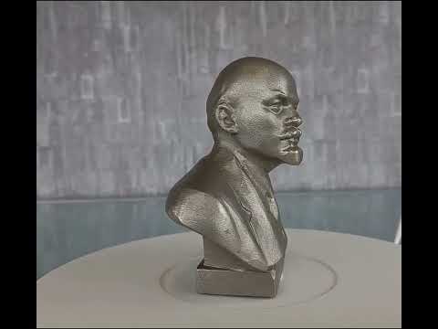 Pre order Lenin buste origineel met Kunstenaars naam en jaartal