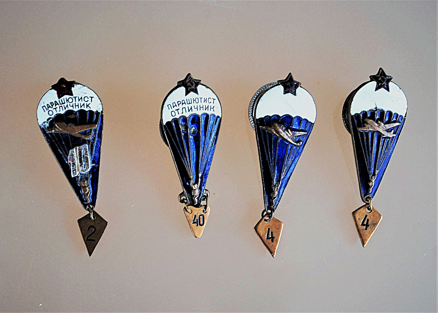 4 Paratroeper Medailles met aantal sprongen