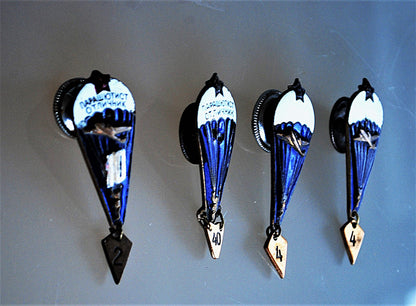 4 Paratroeper Medailles met aantal sprongen