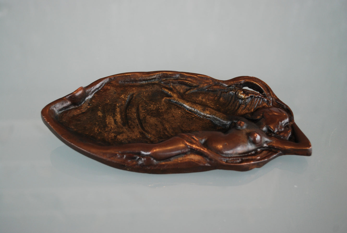 Jugendstil, Art Nouveau Naakte jonge vrouw in de golven