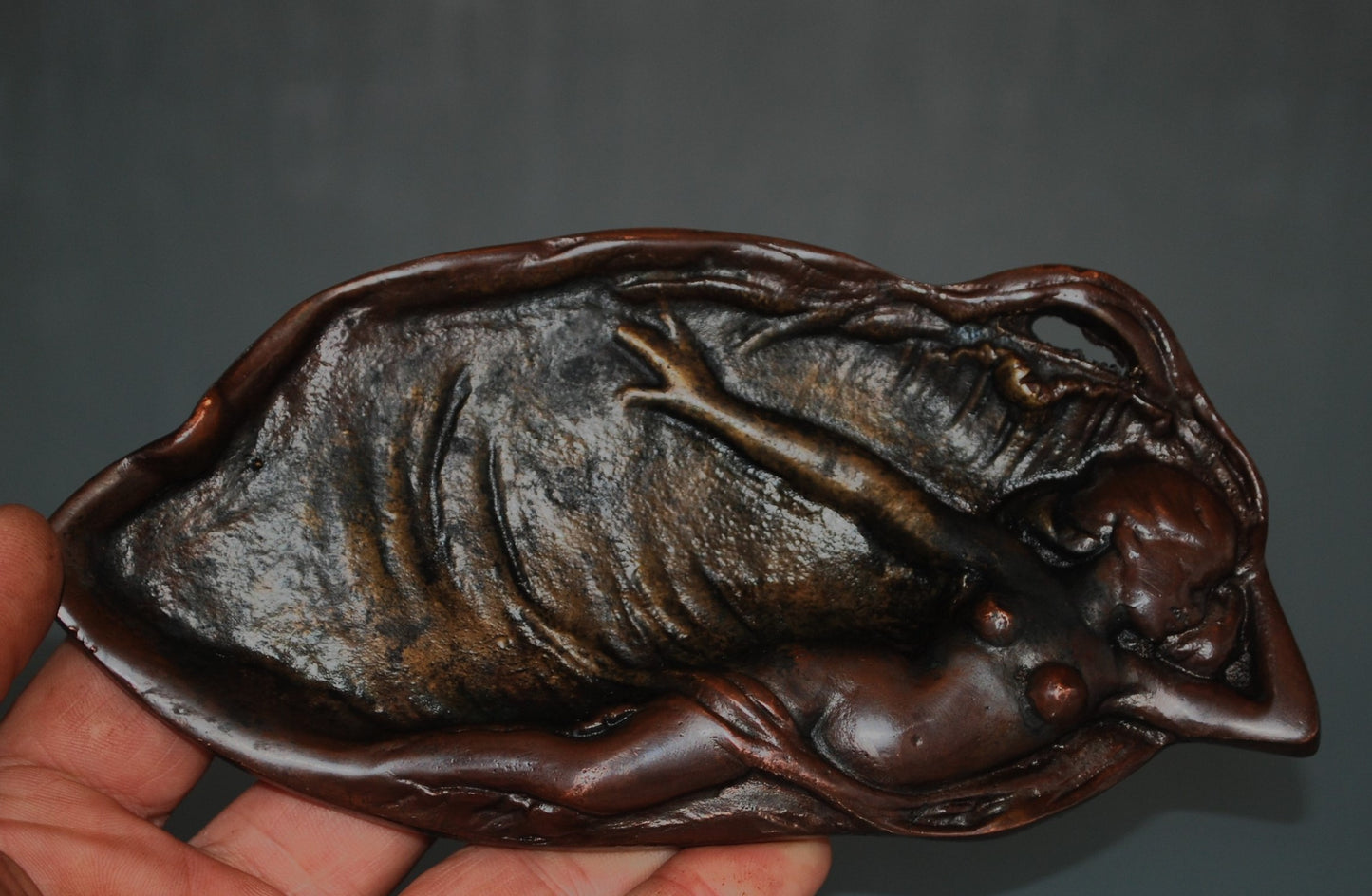 Jugendstil, Art Nouveau Naakte jonge vrouw in de golven