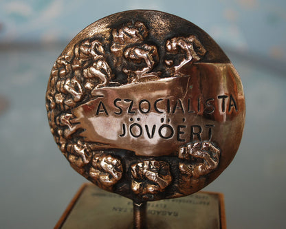 Voor een Socialistische Toekomst 40 Jaar Lid van de Communistische Partij