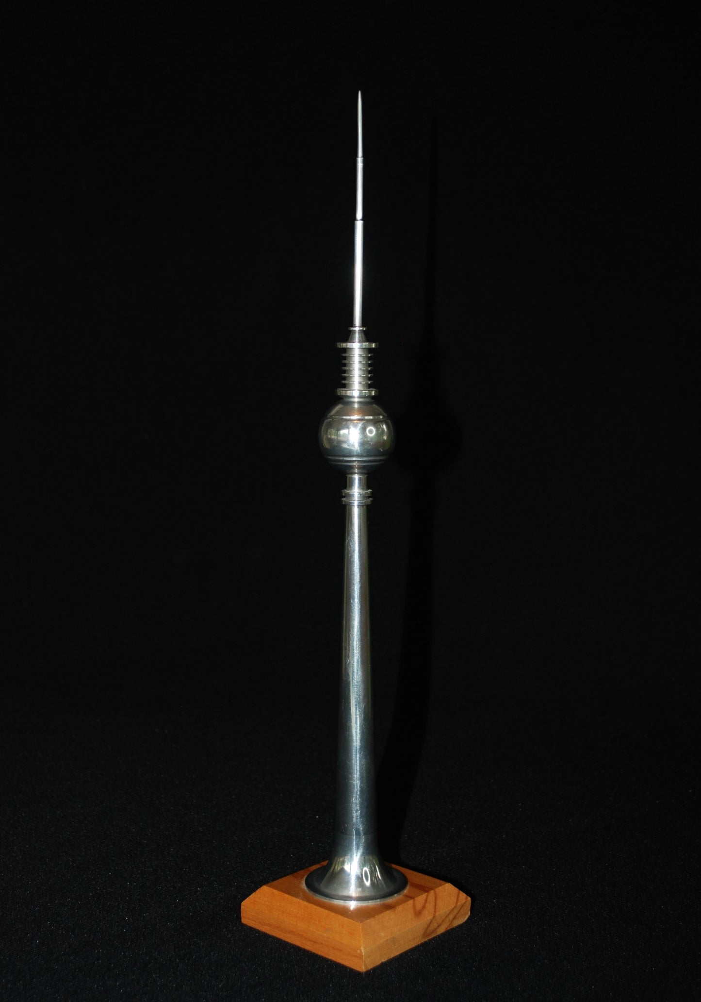 Vintage Zendtoren DDR Berlijn 38 cm