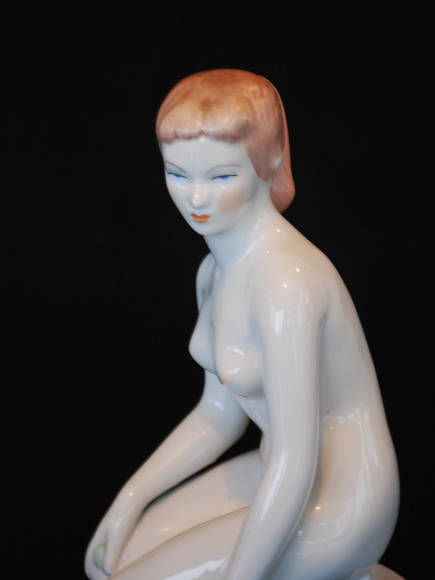 Naakte Vrouw zittend met groene doek 1960's