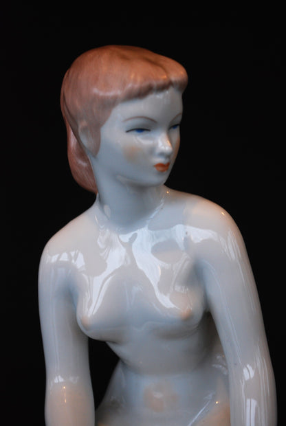 Naakte Vrouw zittend met groene doek 1960's