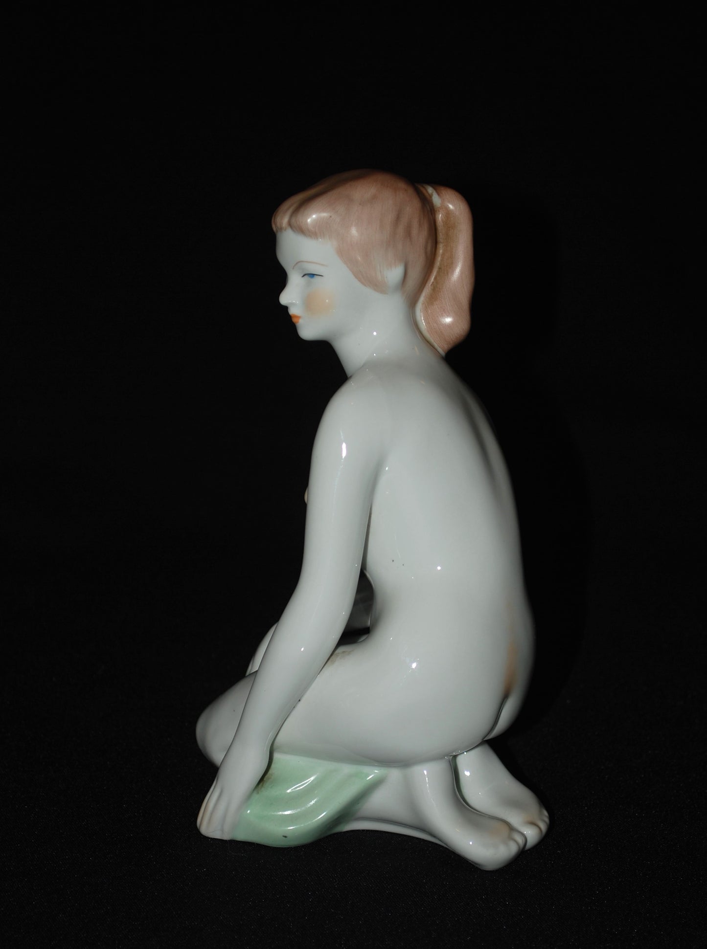 Naakte Vrouw zittend met groene doek 1960's