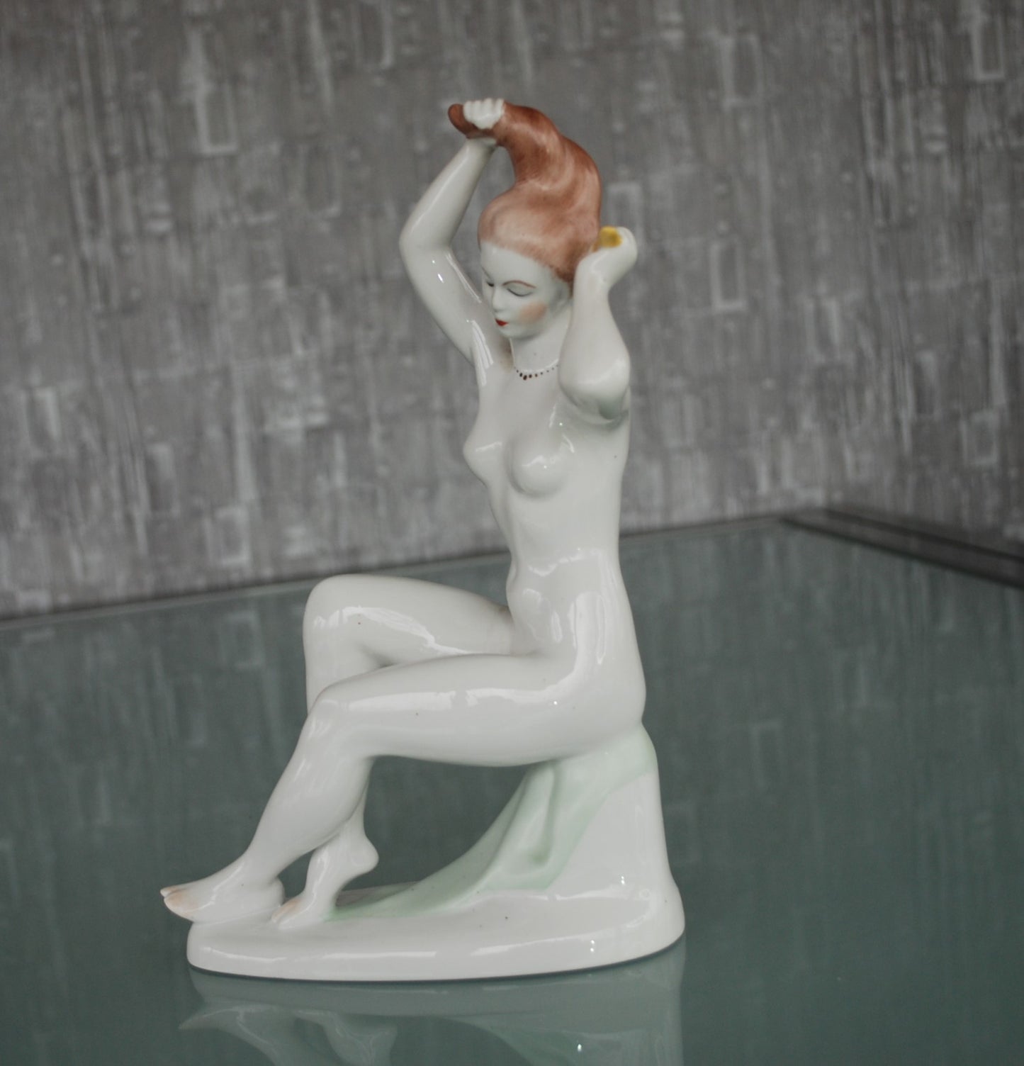 Preorder Erotisch naakt beeld vrouw met gouden ketting Kunstenaar Jenő Hanzély