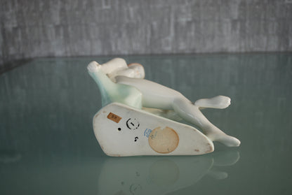 Preorder Elegante vrouw op boomstronk vintage erotisch naakt