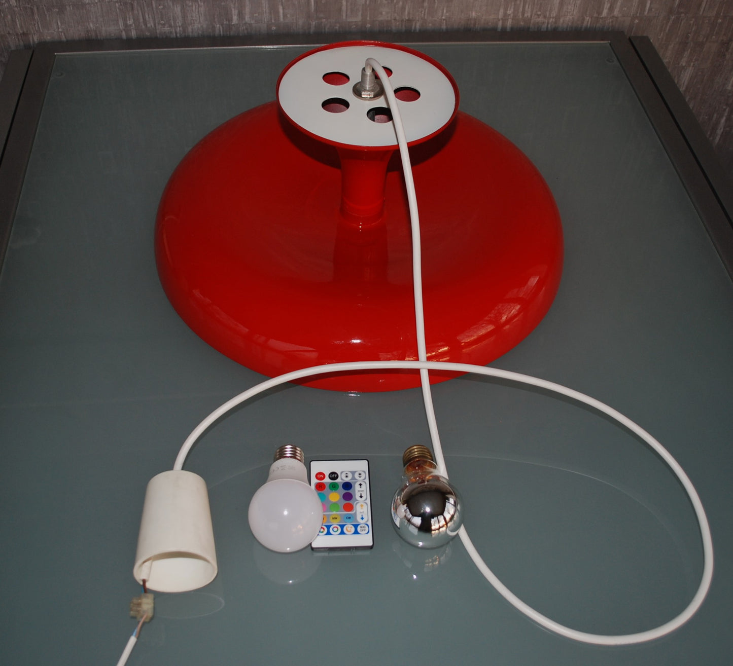 UFO Metalen plafondlamp Ontwerper Tibor Nádai.