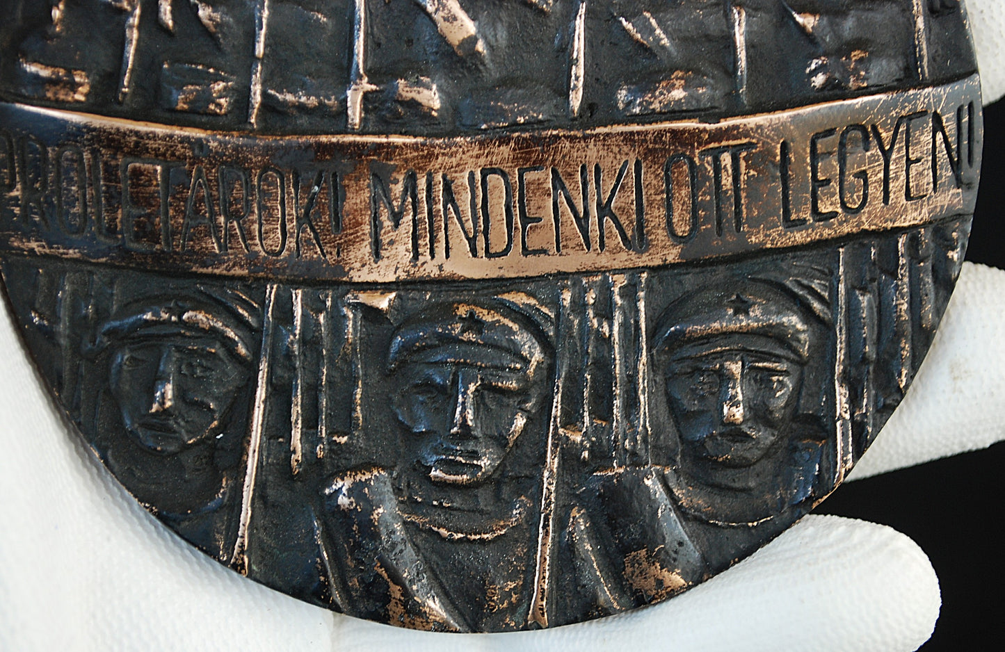 Brons 1919  Proletariërs! Iedereen zou erbij moeten zijn.