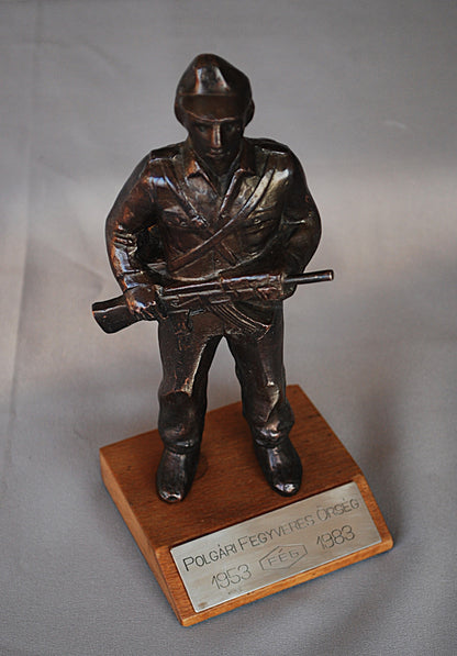 Gewapende burgerwacht met AK-47 Volksrepubliek Hongarije