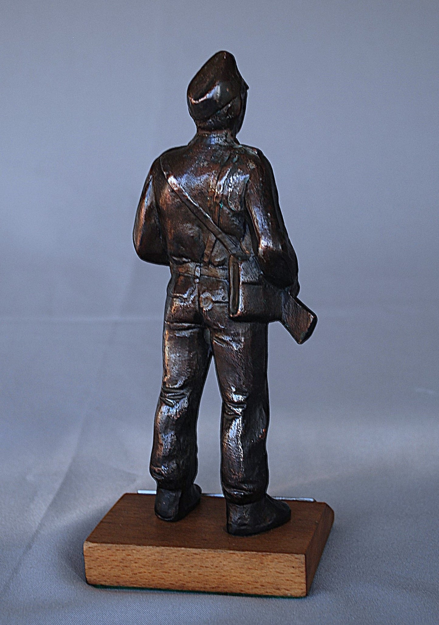 Gewapende burgerwacht met AK-47 Volksrepubliek Hongarije