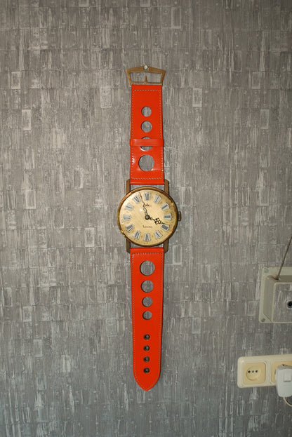 Retro Mid Century XXL Oranje 1970's Pop-art Polshorloge-vormige wand klok van Arctos