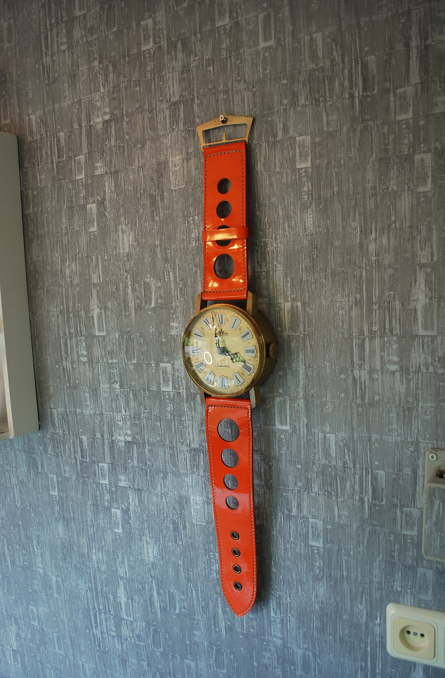 Retro Mid Century XXL Oranje 1970's Pop-art Polshorloge-vormige wand klok van Arctos