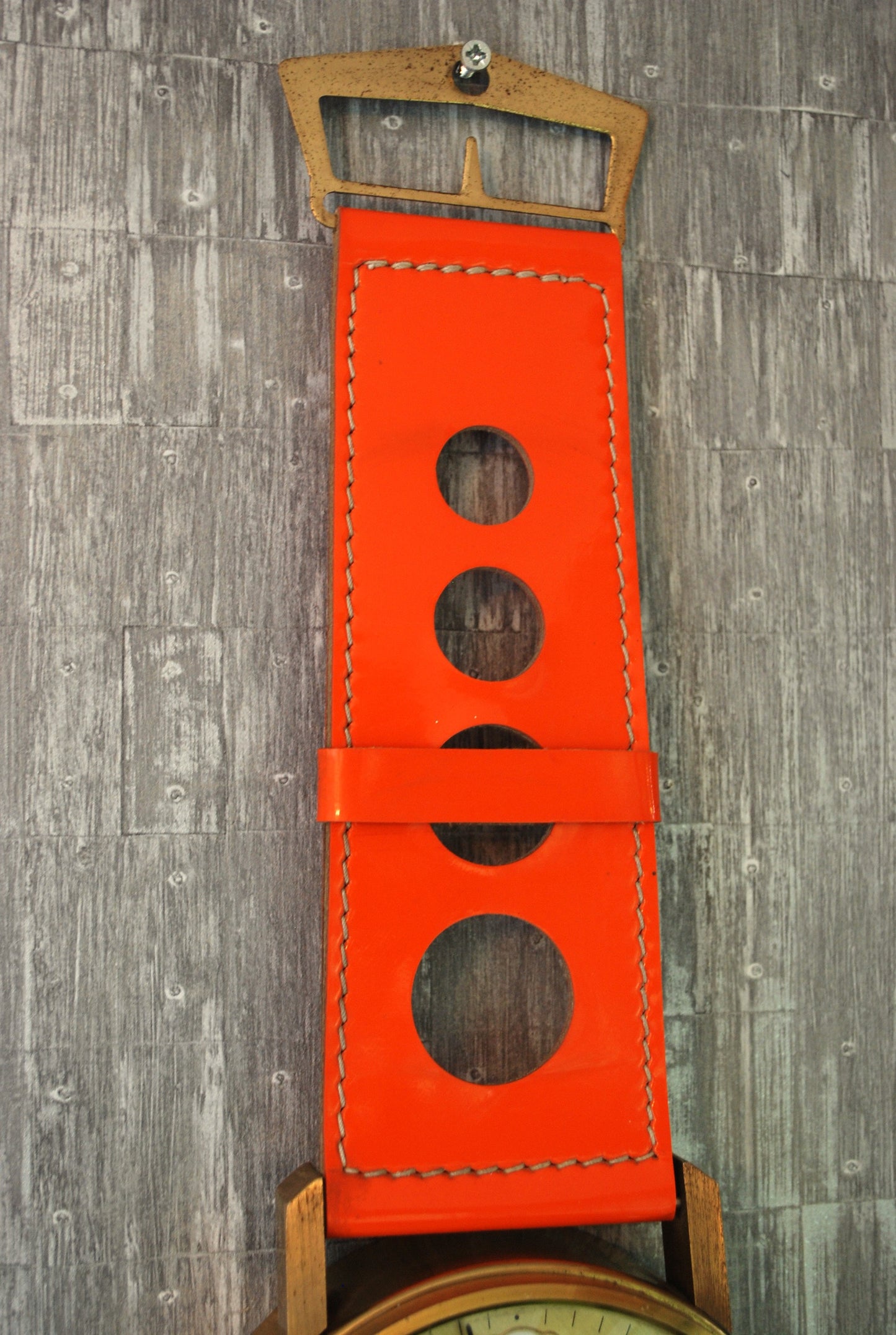 Retro Mid Century XXL Oranje 1970's Pop-art Polshorloge-vormige wand klok van Arctos