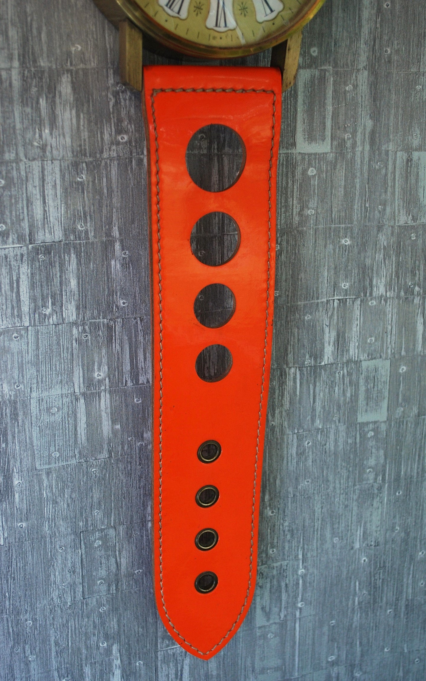 Retro Mid Century XXL Oranje 1970's Pop-art Polshorloge-vormige wand klok van Arctos