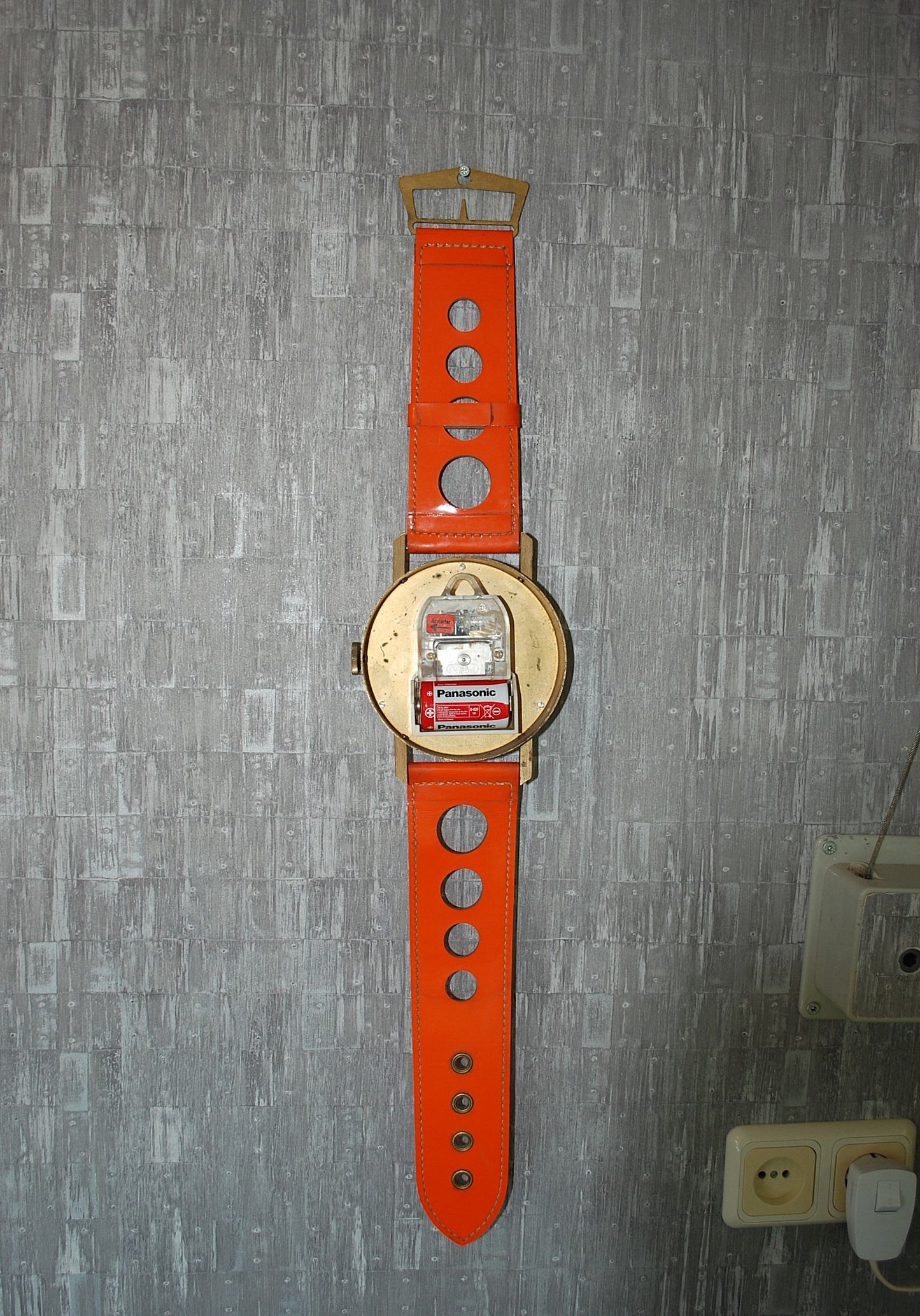 Retro Mid Century XXL Oranje 1970's Pop-art Polshorloge-vormige wand klok van Arctos