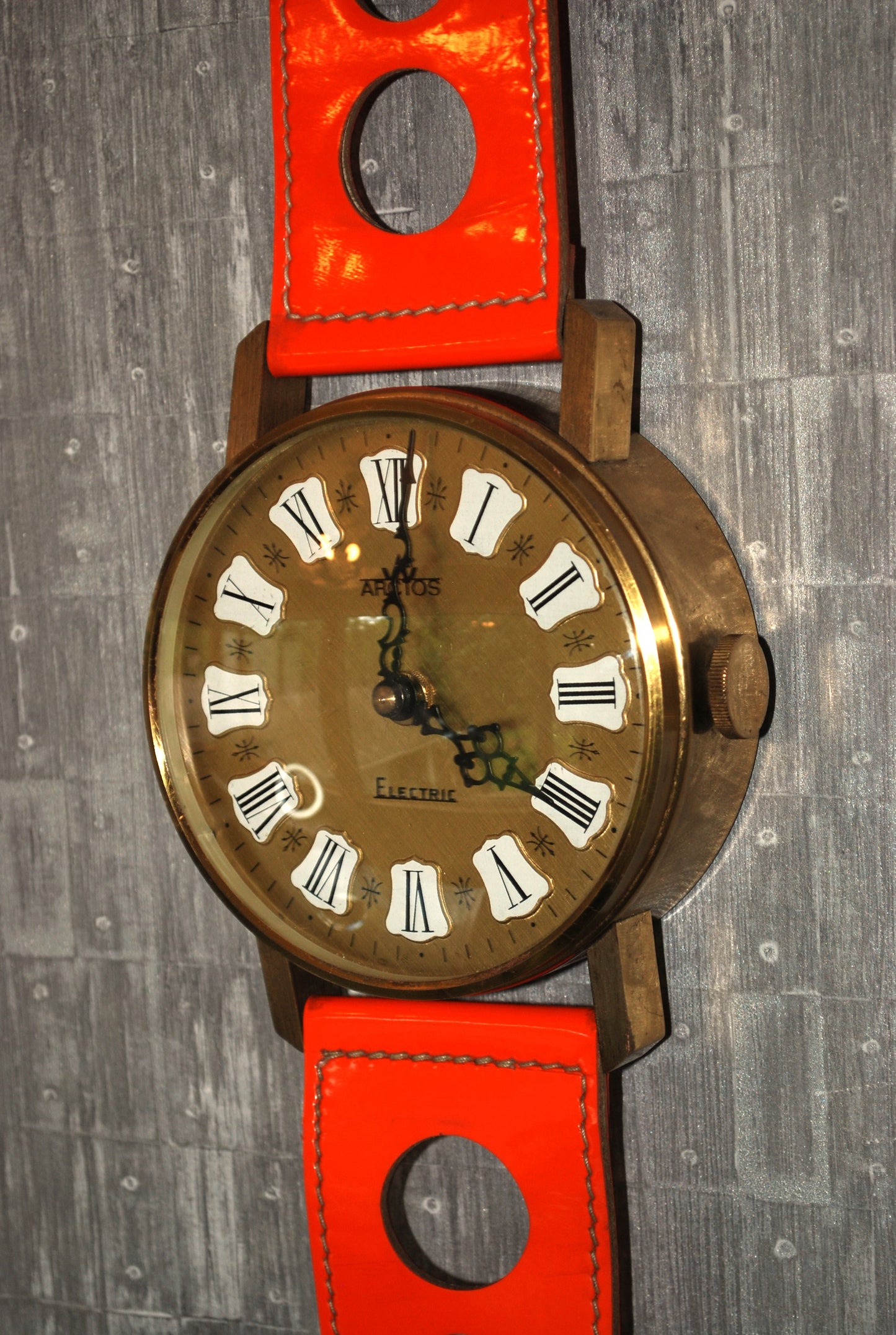 Retro Mid Century XXL Oranje 1970's Pop-art Polshorloge-vormige wand klok van Arctos
