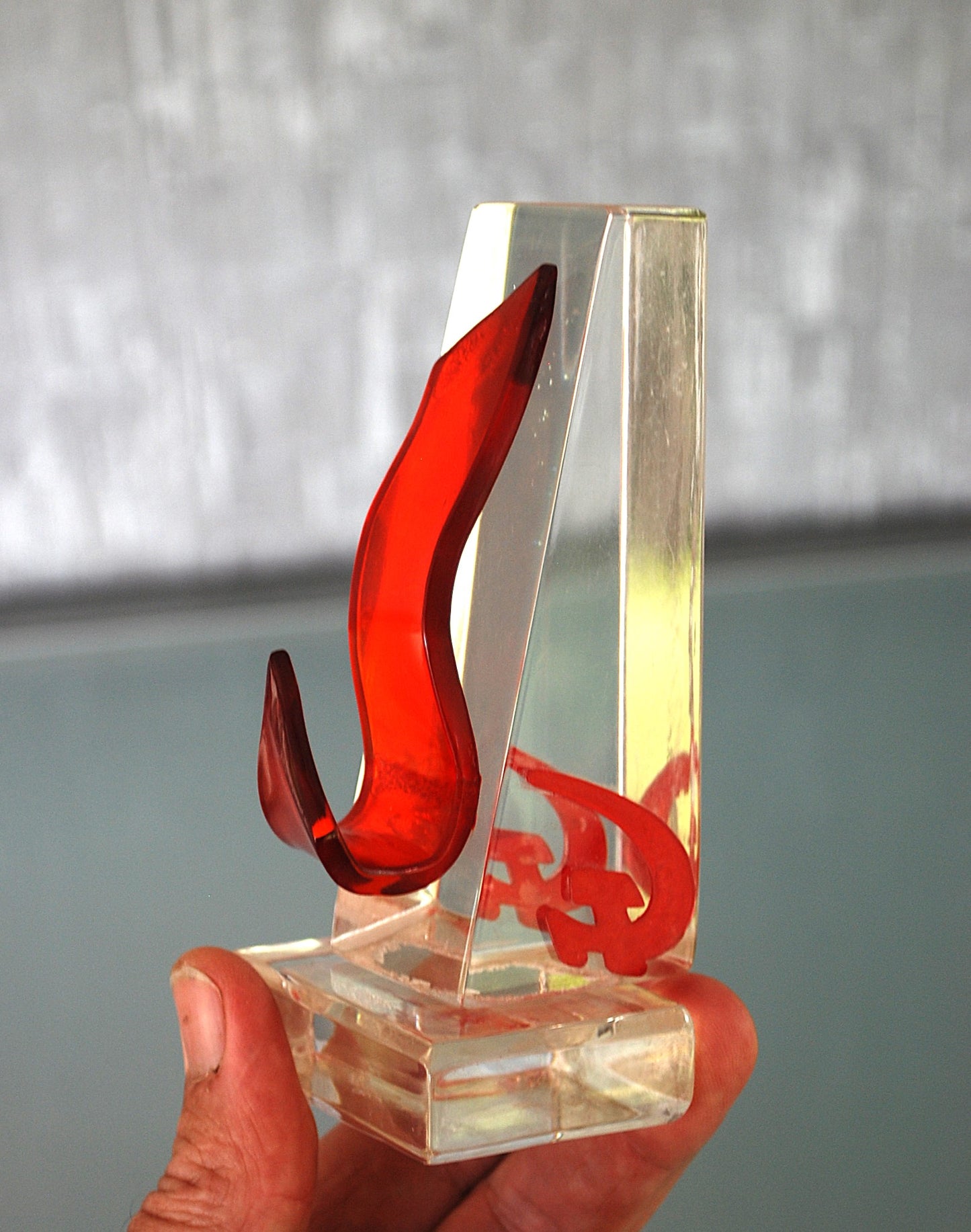 Rode lint met Hamer en Sikkel