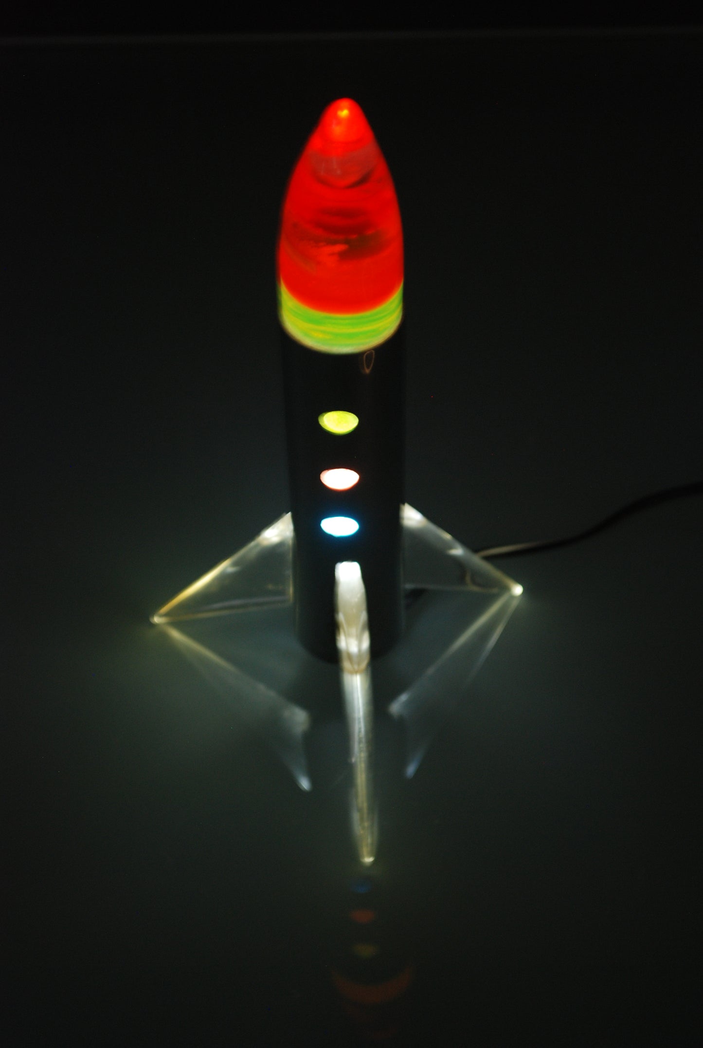 Raket lamp staand op 3 vleugels met gekleurde schijven punt. *