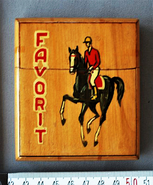 Paarden sport Jockey 1983. Houten sigaretten doos. Hand werk. Geschenk / prijs