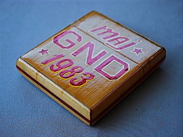 Paarden sport Jockey 1983. Houten sigaretten doos. Hand werk. Geschenk / prijs