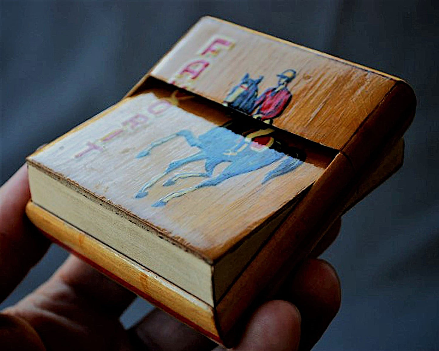 Paarden sport Jockey 1983. Houten sigaretten doos. Hand werk. Geschenk / prijs