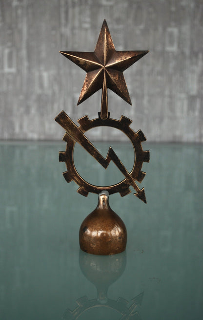 Vlag stok punt met ster, tandwiel en bliksemschicht