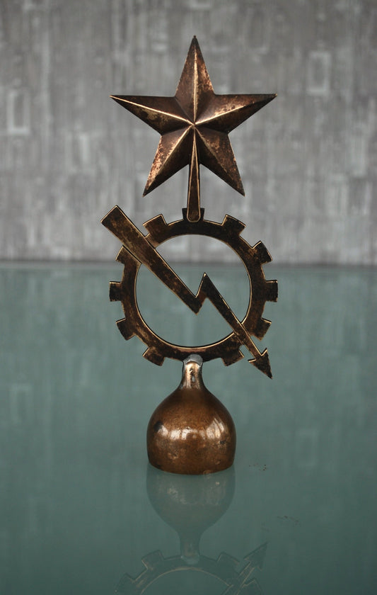 Vlag stok punt met ster, tandwiel en bliksemschicht