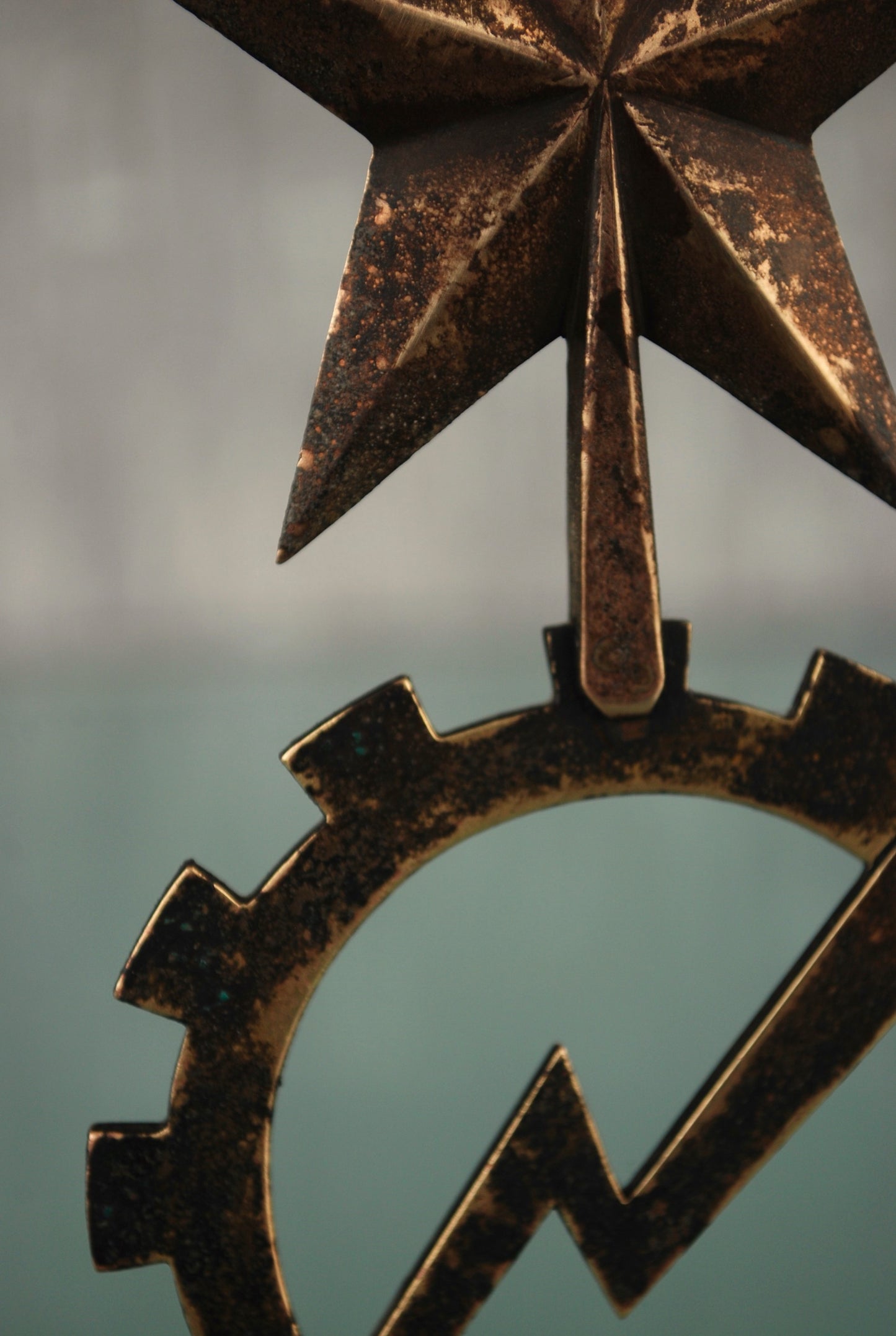 Vlag stok punt met ster, tandwiel en bliksemschicht