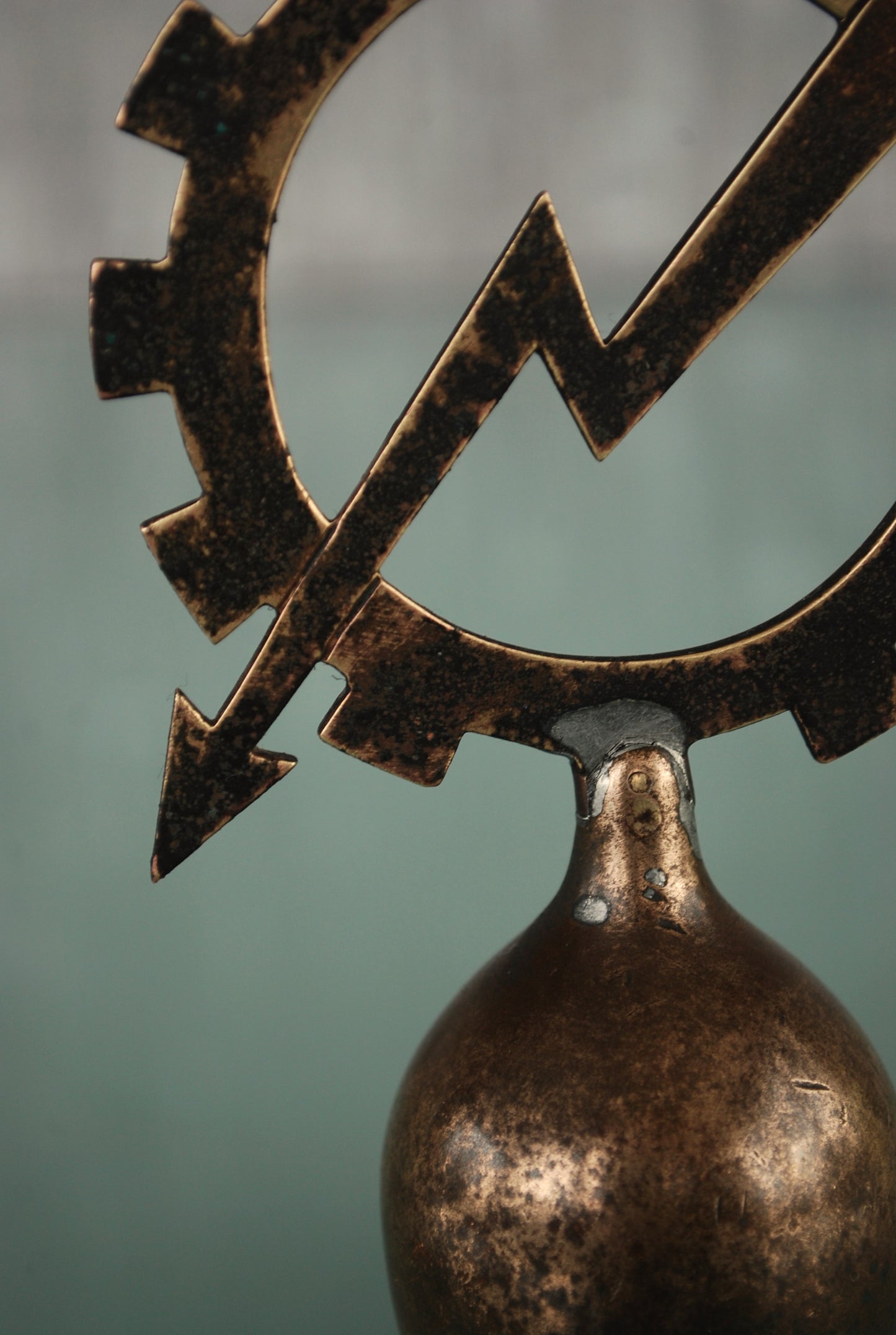 Vlag stok punt met ster, tandwiel en bliksemschicht