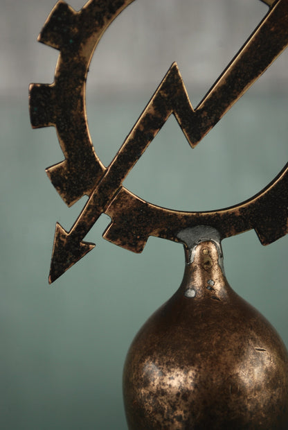 Vlag stok punt met ster, tandwiel en bliksemschicht