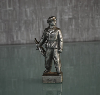 Preorder Oostblok Militair met ster op uniform en PPSh machinegeweer WW2