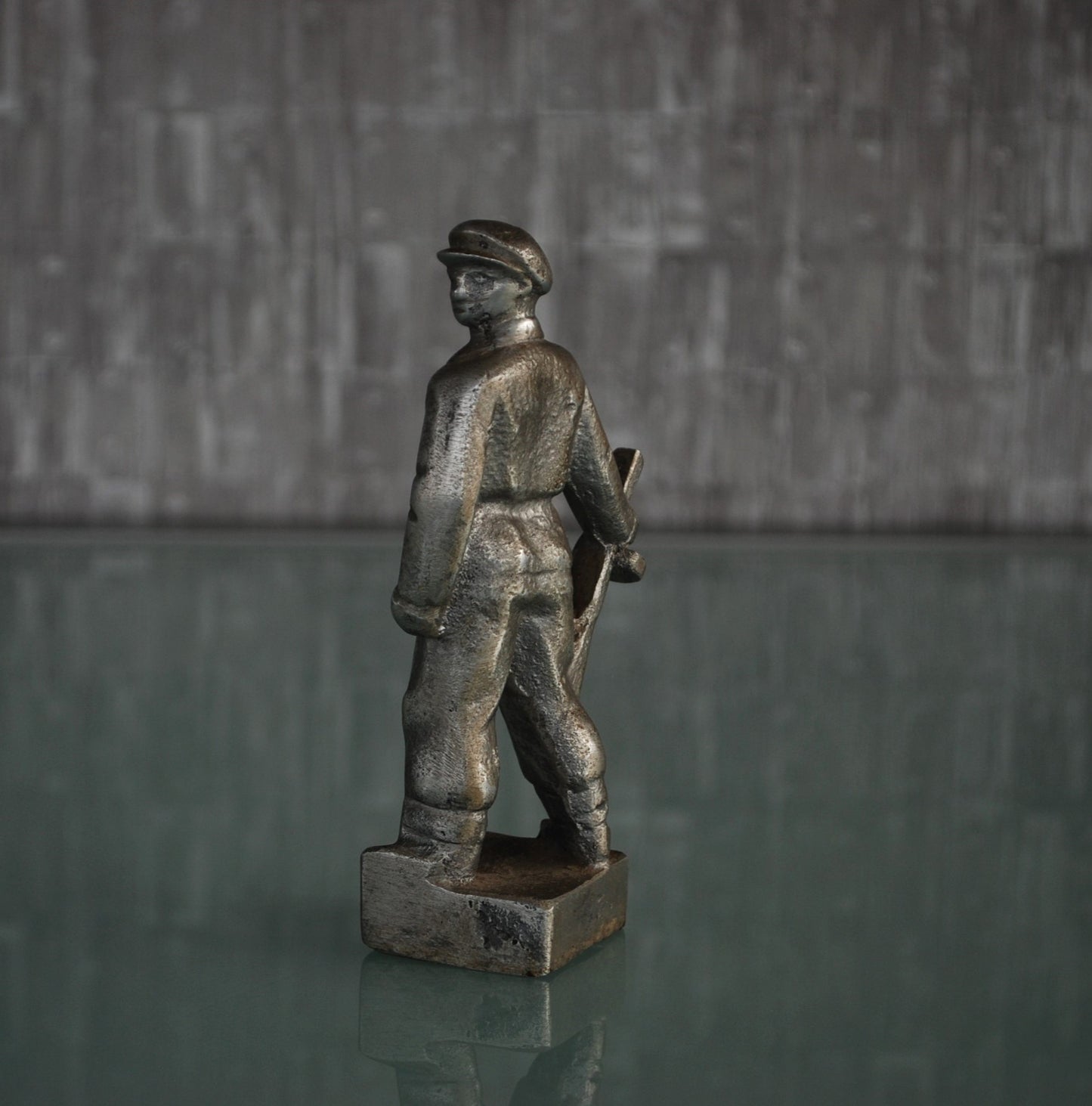 Preorder Oostblok Militair met ster op uniform en PPSh machinegeweer WW2