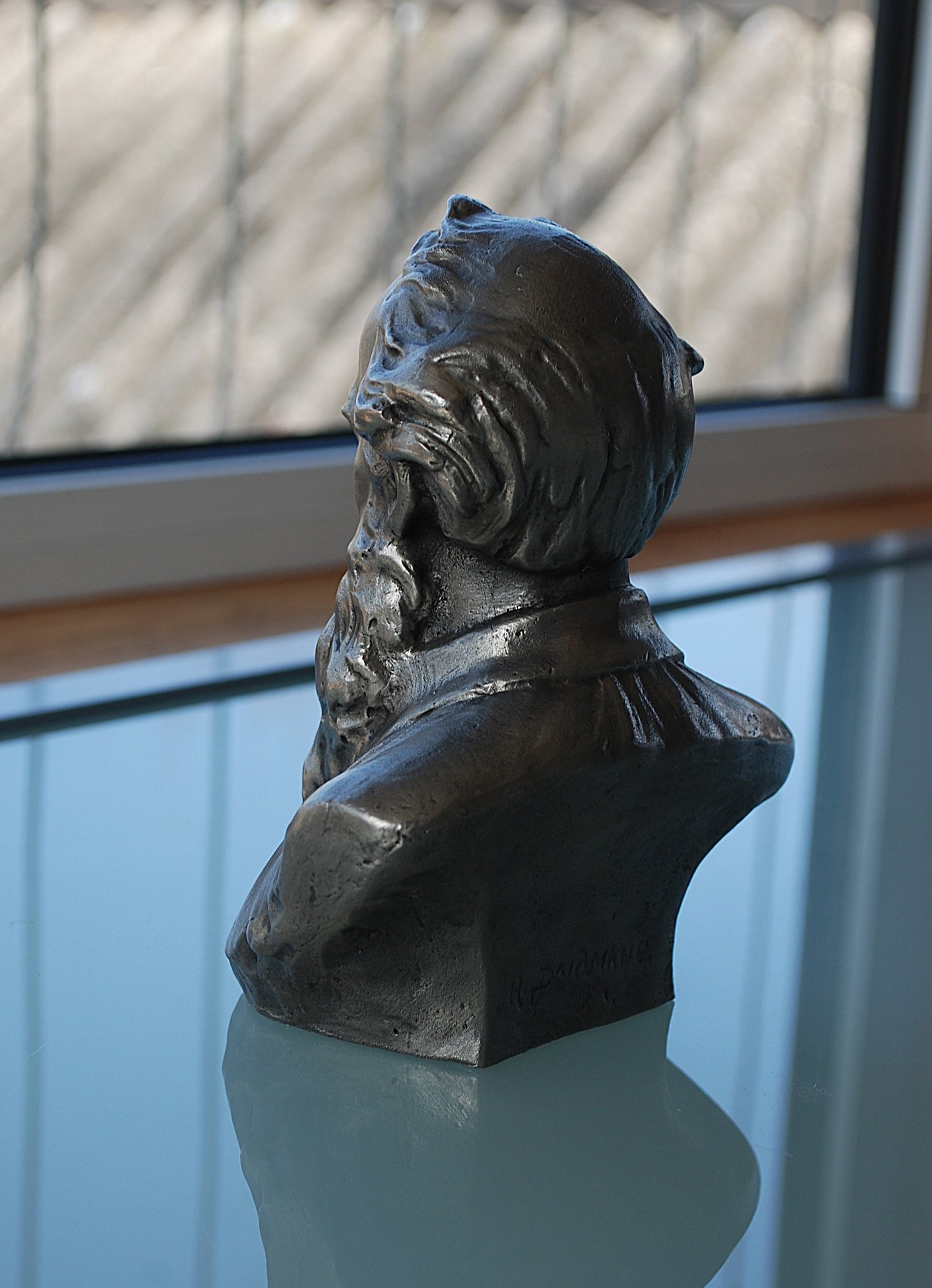 Buste van Leo Tolstoi, Russische schrijver. *