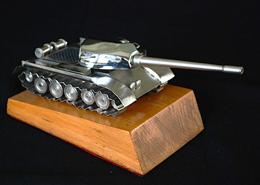 Tank T-54 Verchroomd op sokkel