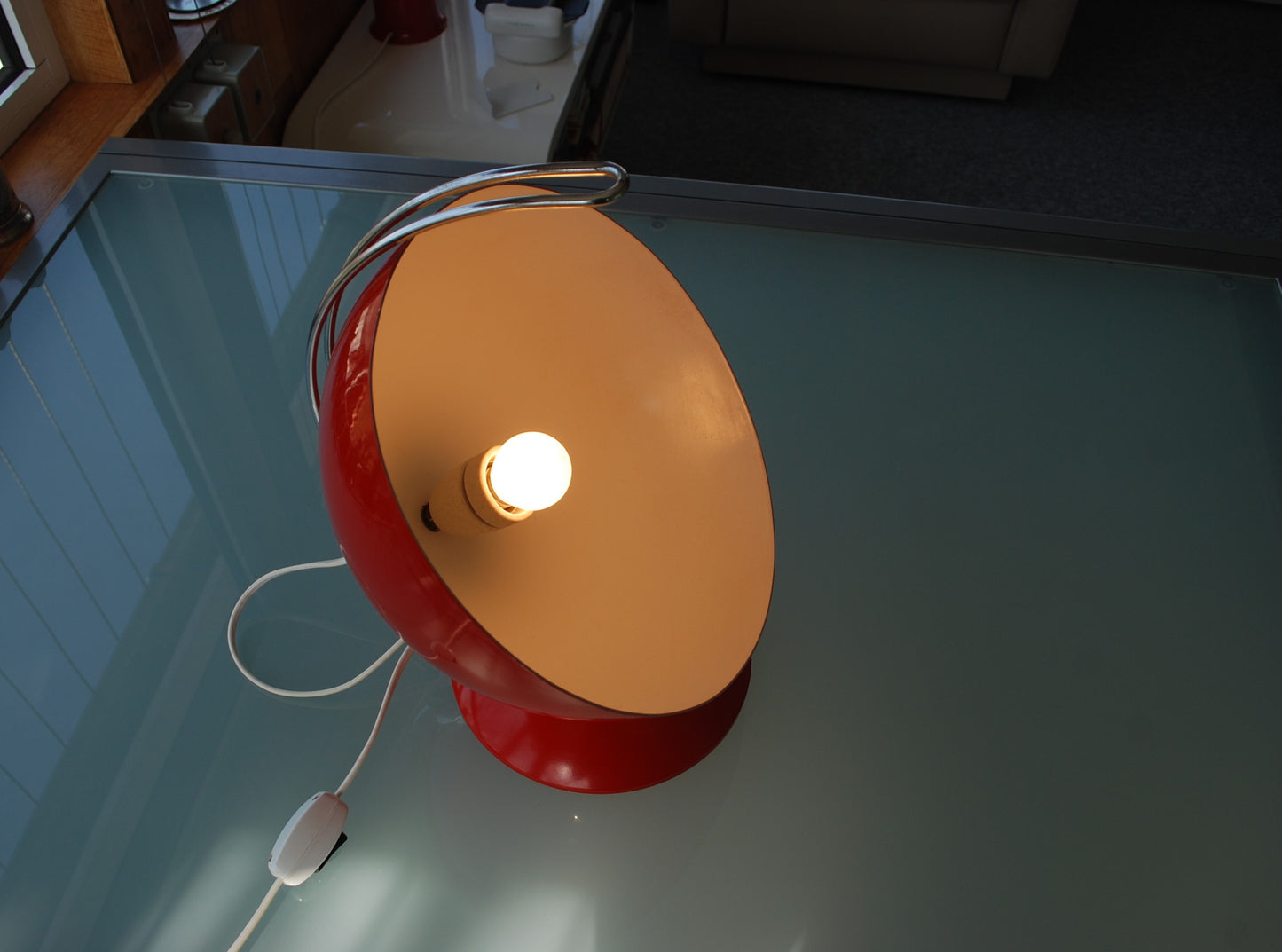 Retro Lamp Red White Cubist shape