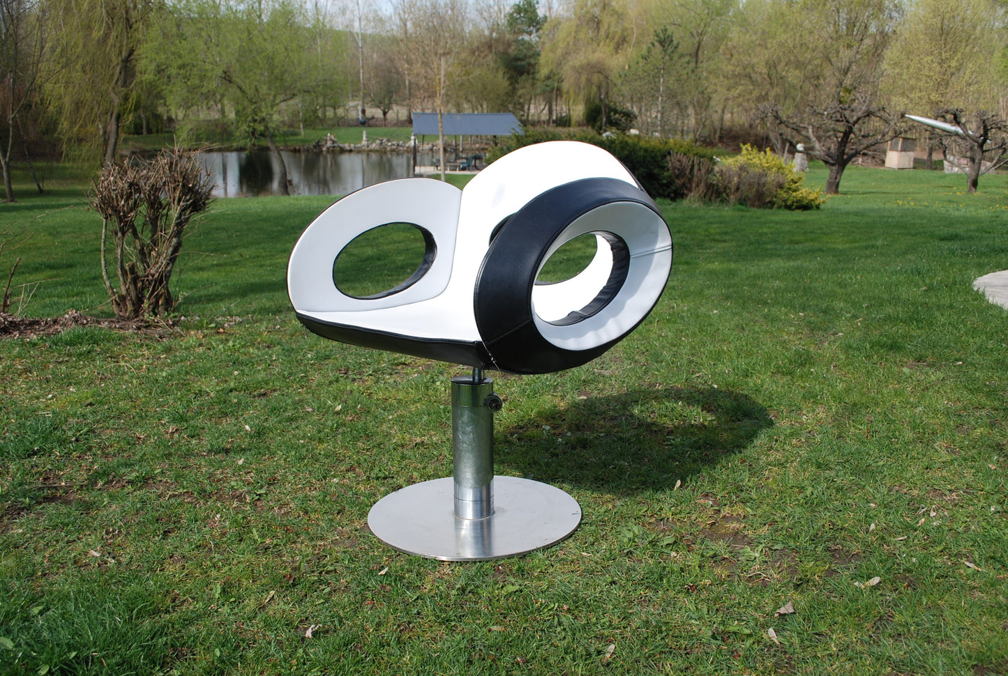 Stoel Pop art space age Poltrona Papalla ontworpen door Italiaanse ontwerper Santo Denti. *