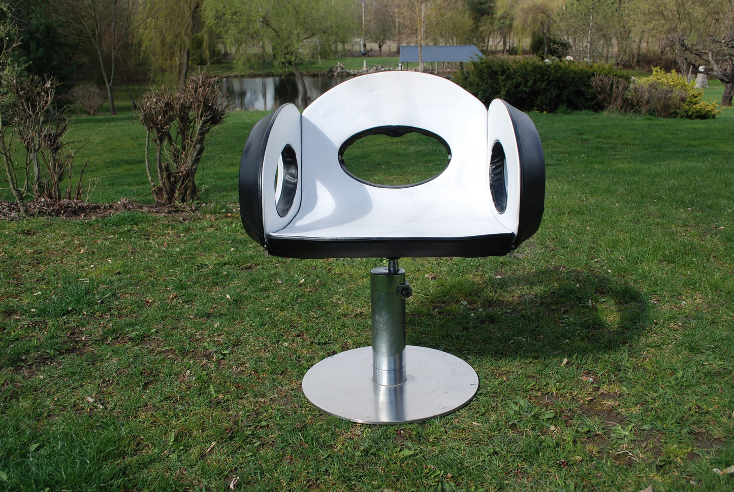 Stoel Pop art space age Poltrona Papalla ontworpen door Italiaanse ontwerper Santo Denti. *