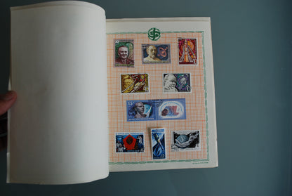 Ruimtevaart Kocmos postzegel boek propaganda nr. 2  *