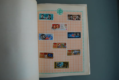 Ruimtevaart Kocmos postzegel boek propaganda nr. 2  *