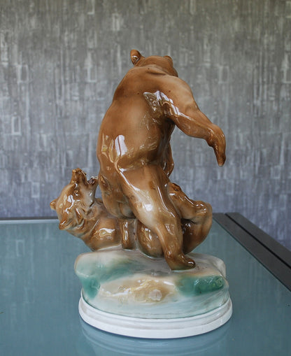 Zsolnay beeld van stoeiende beren, Groot *